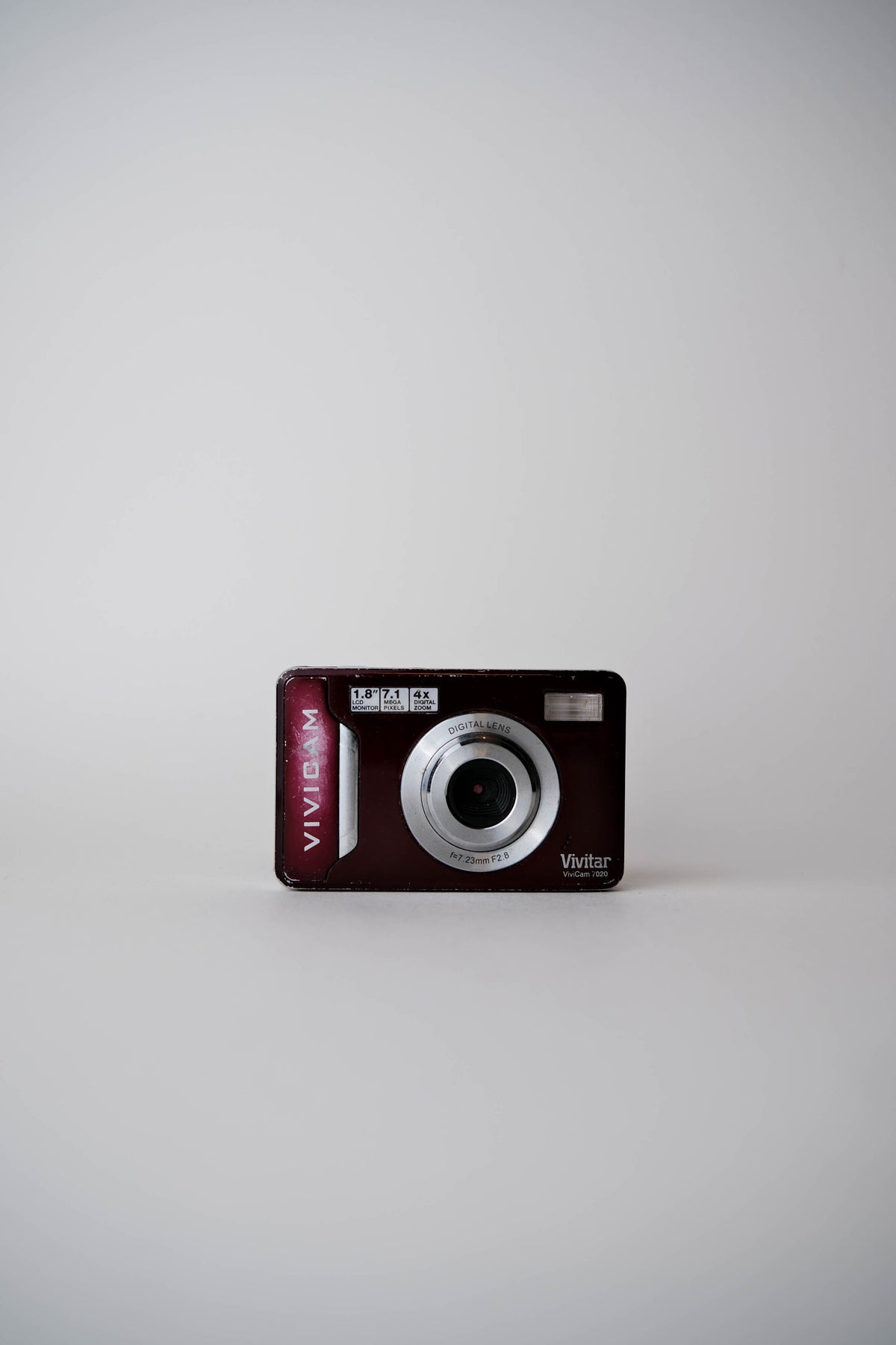 Vivitar 7020
