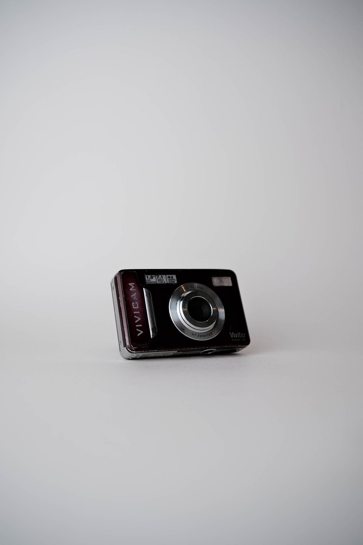 Vivitar 7020